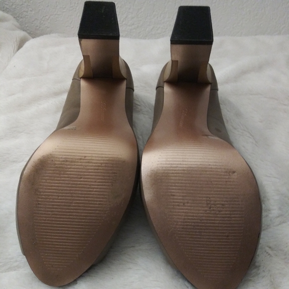 BCBGeneration HEELS. - Picture 5 of 8